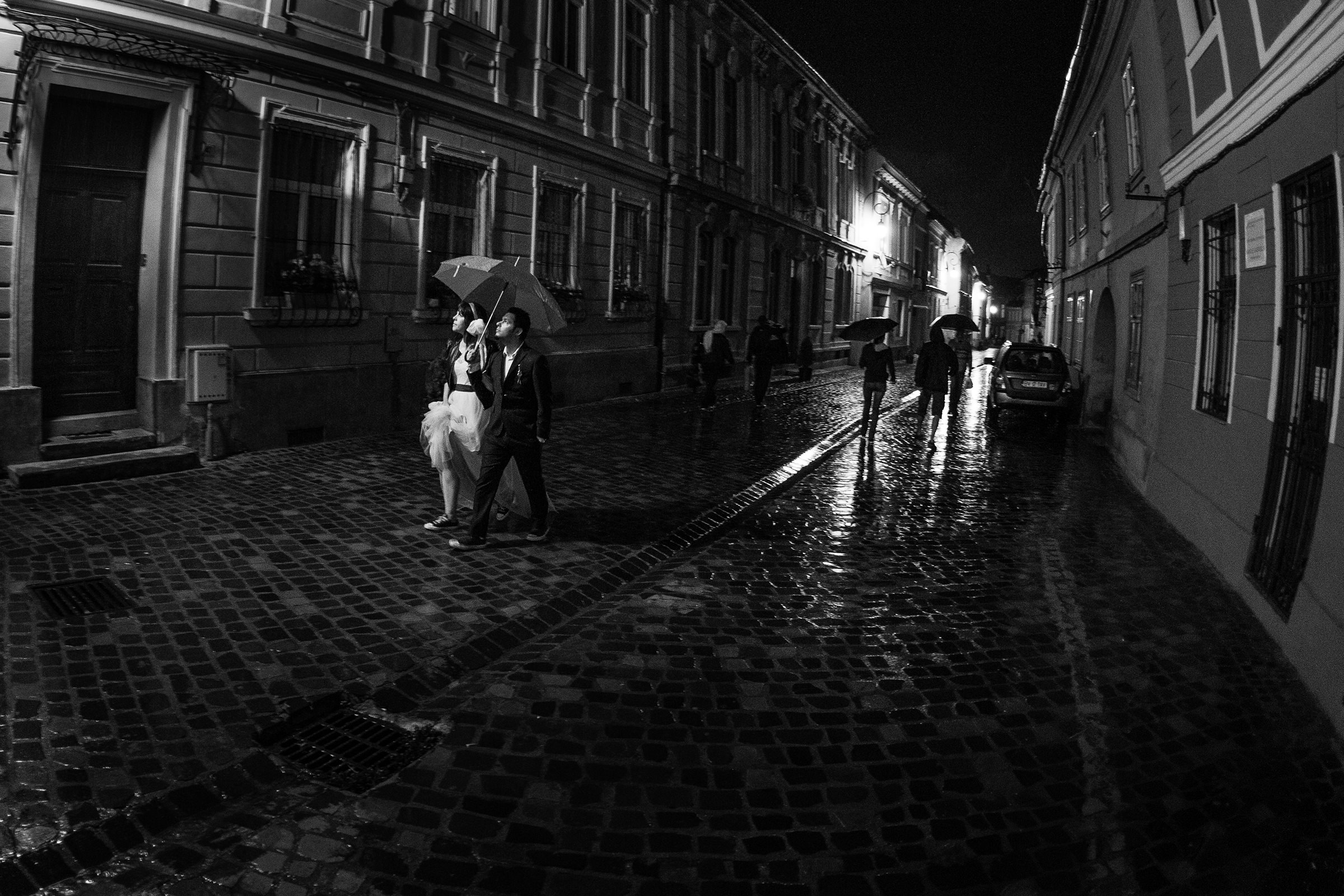 Bride and groom into the rain